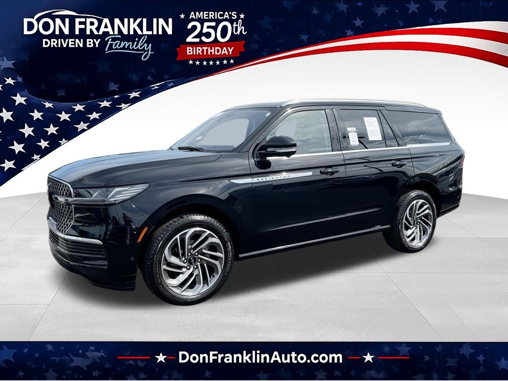 2025 Lincoln Navigator Reserve in Black Metallic — front three-quarter view