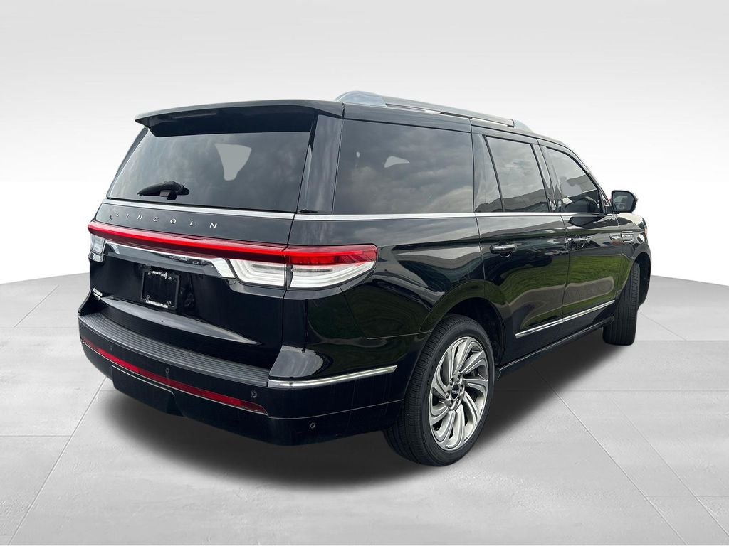 2022 Lincoln Navigator — detail view